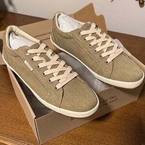 Taos Footwear Women's Tan Canvas Sneakers